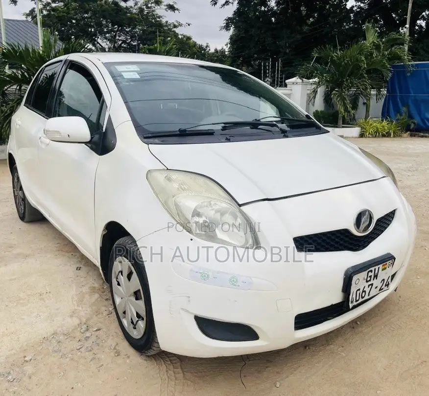 Toyota Vitz 1.3 AWD 5dr 2010 White