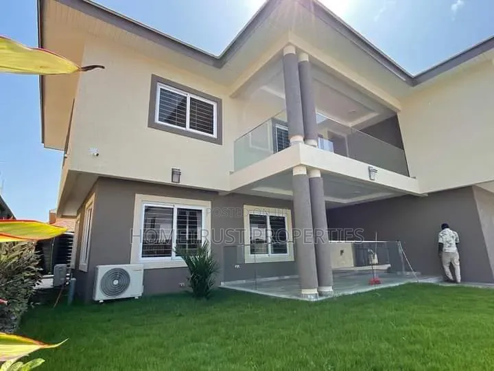 4bdrm Duplex in East Airport for sale