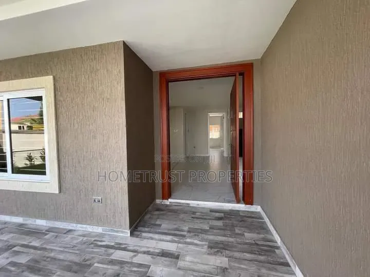 4bdrm Duplex in East Airport for sale