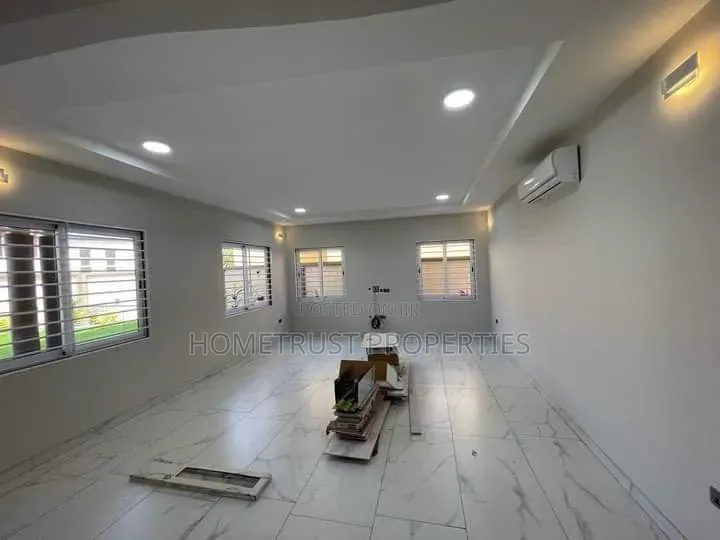 4bdrm Duplex in East Airport for sale