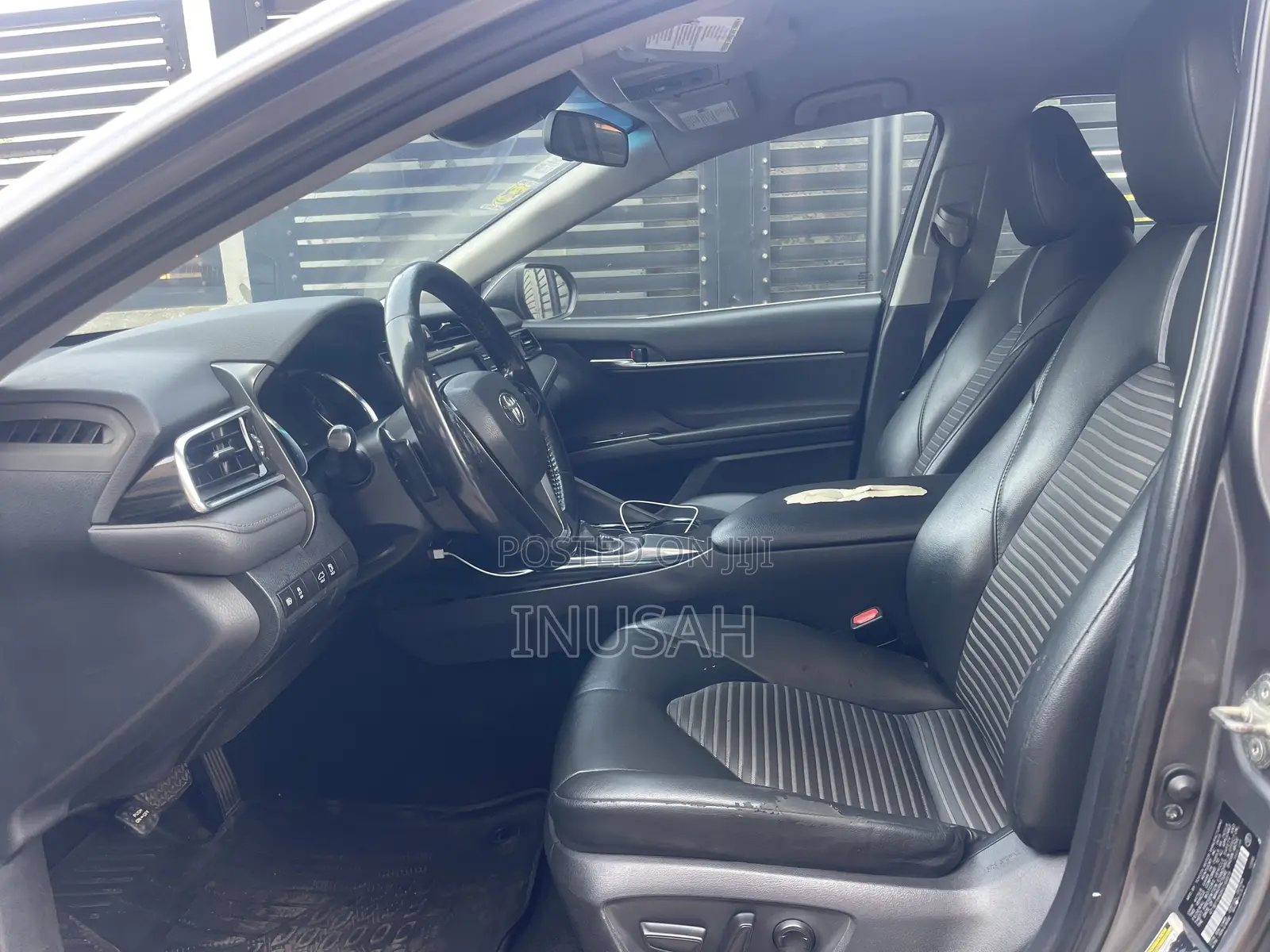 Toyota Camry SE (2.5L 4cyl 8A) 2019 Gray