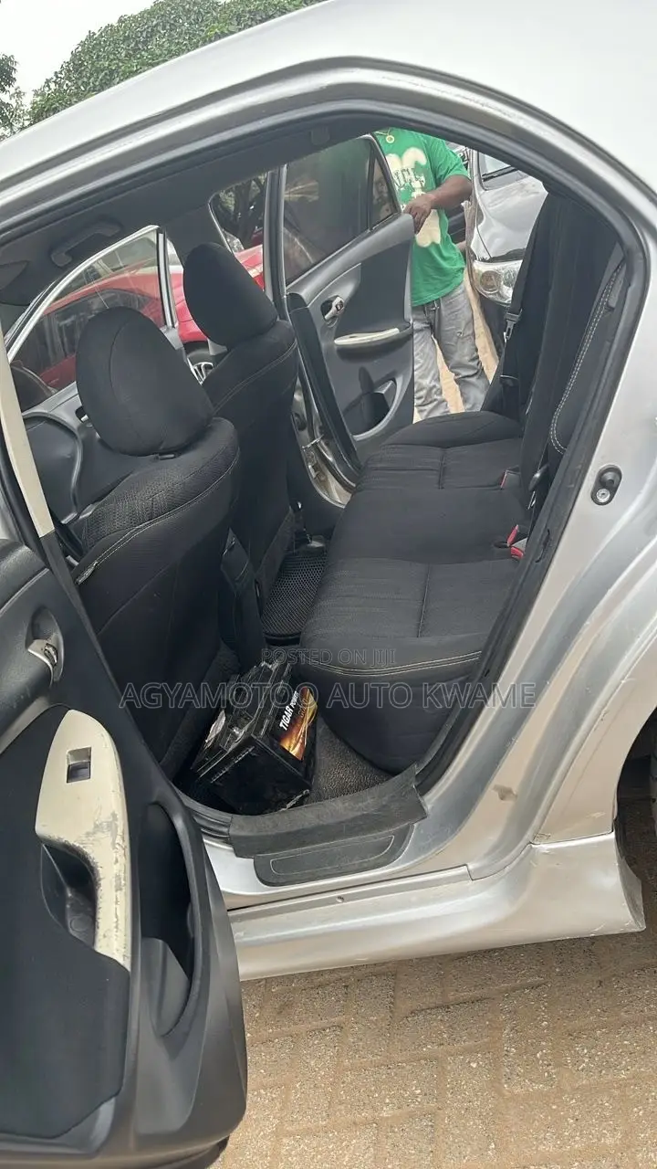 Toyota Corolla S 4dr Sedan (1.8L 4cyl 4A) 2012 Silver