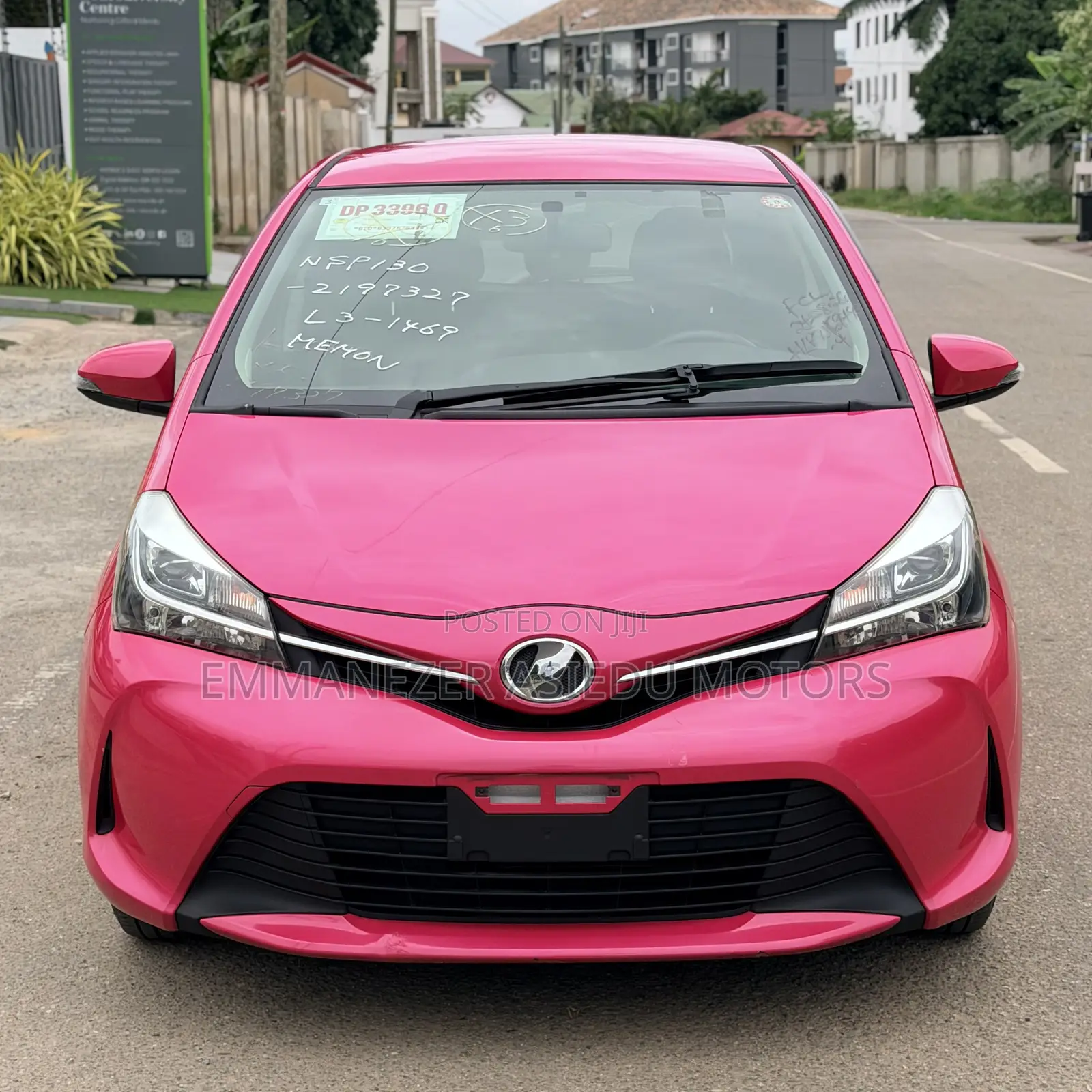 Toyota Vitz 1.3 FWD 5dr 2015 Pink