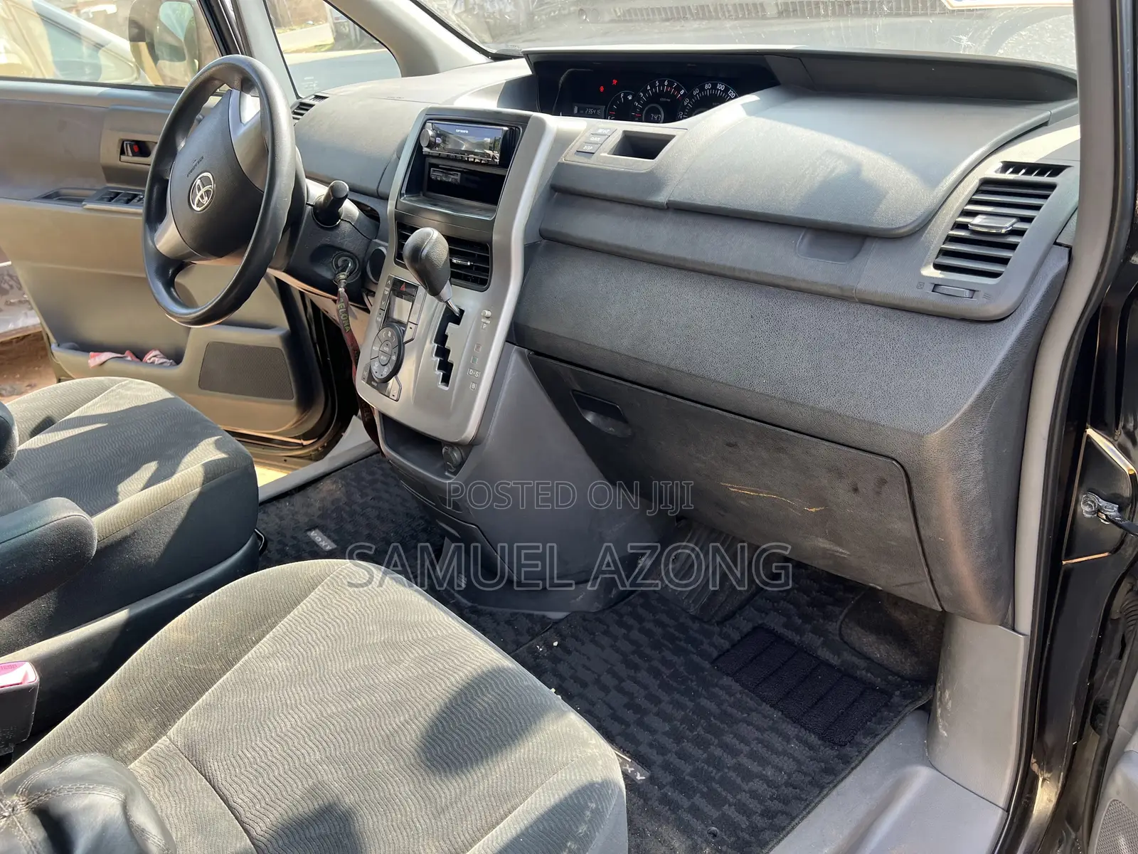 Toyota Voxy V 4WD 7-Seater 2012 Black