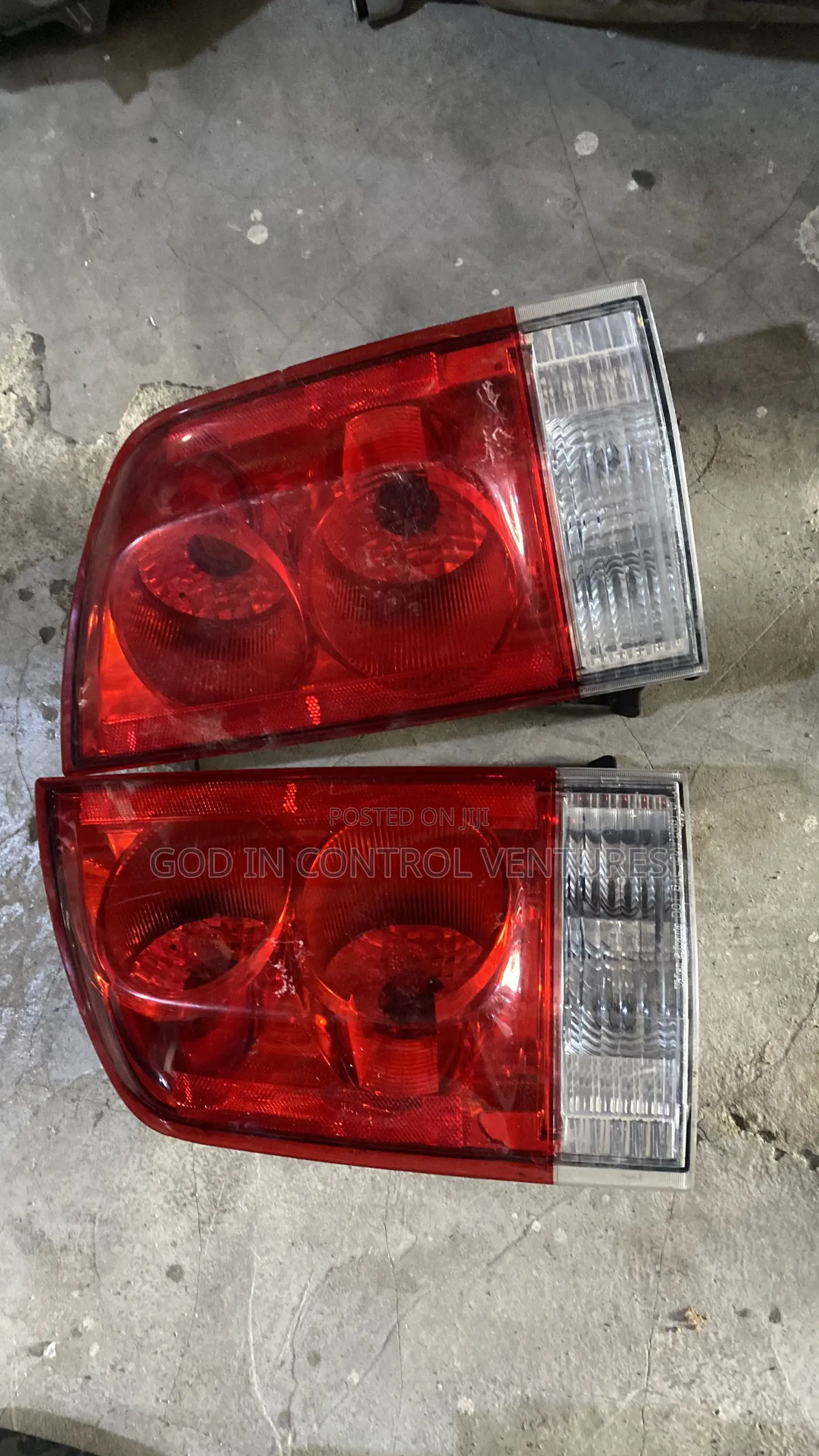 Nissan Armada 2005 Tail Light