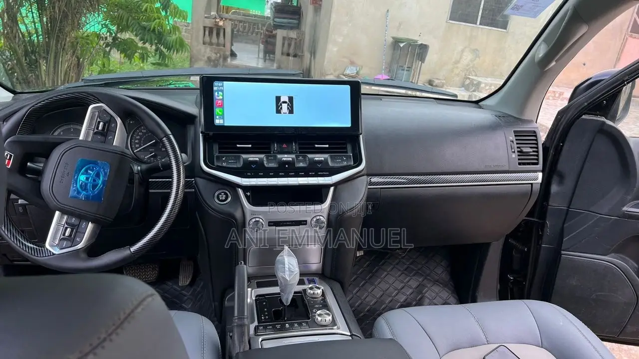 Toyota Landcruiser 2017 Upgrade Radio to Land Cruiser 2023