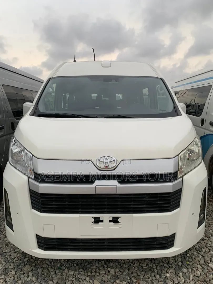 Toyota Grand HiAce 2002 White