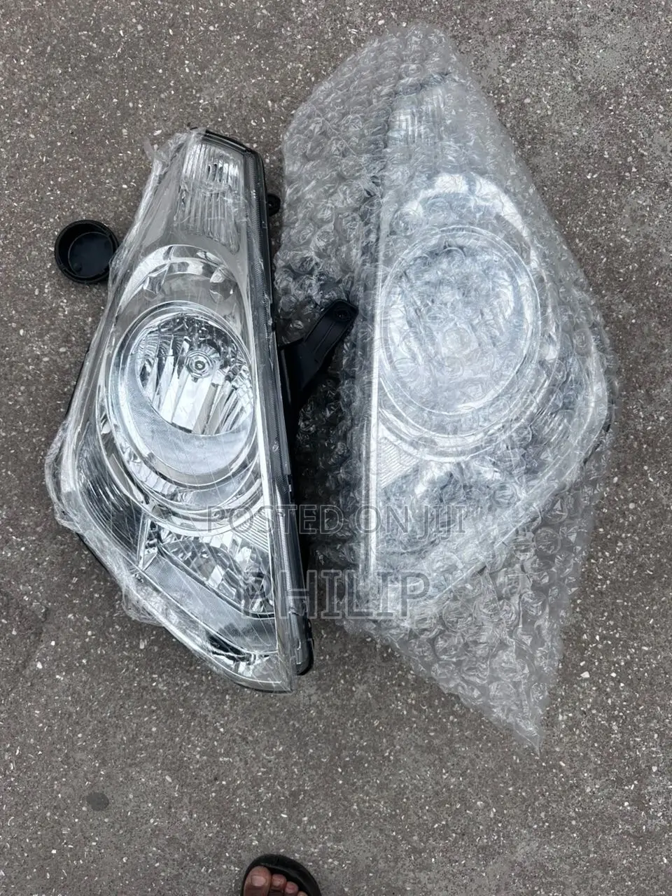 Hyundai H1/Starex Headlight Pair
