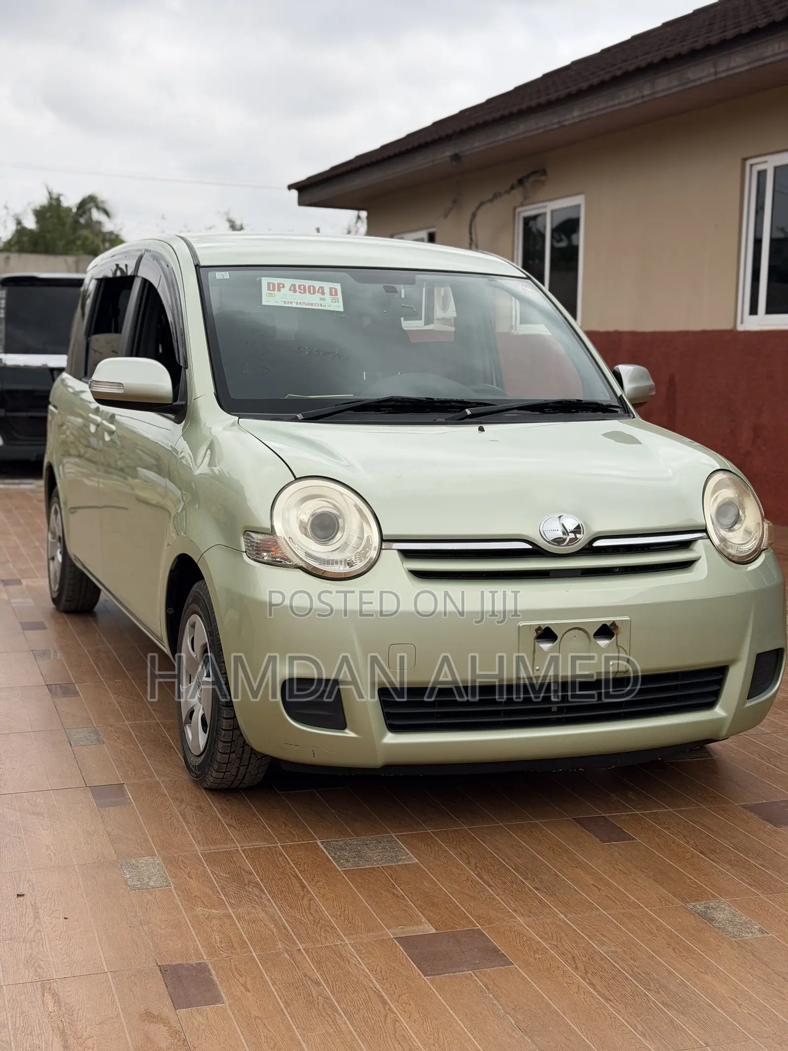 Toyota Sienta 1.5 FWD 2015 Green