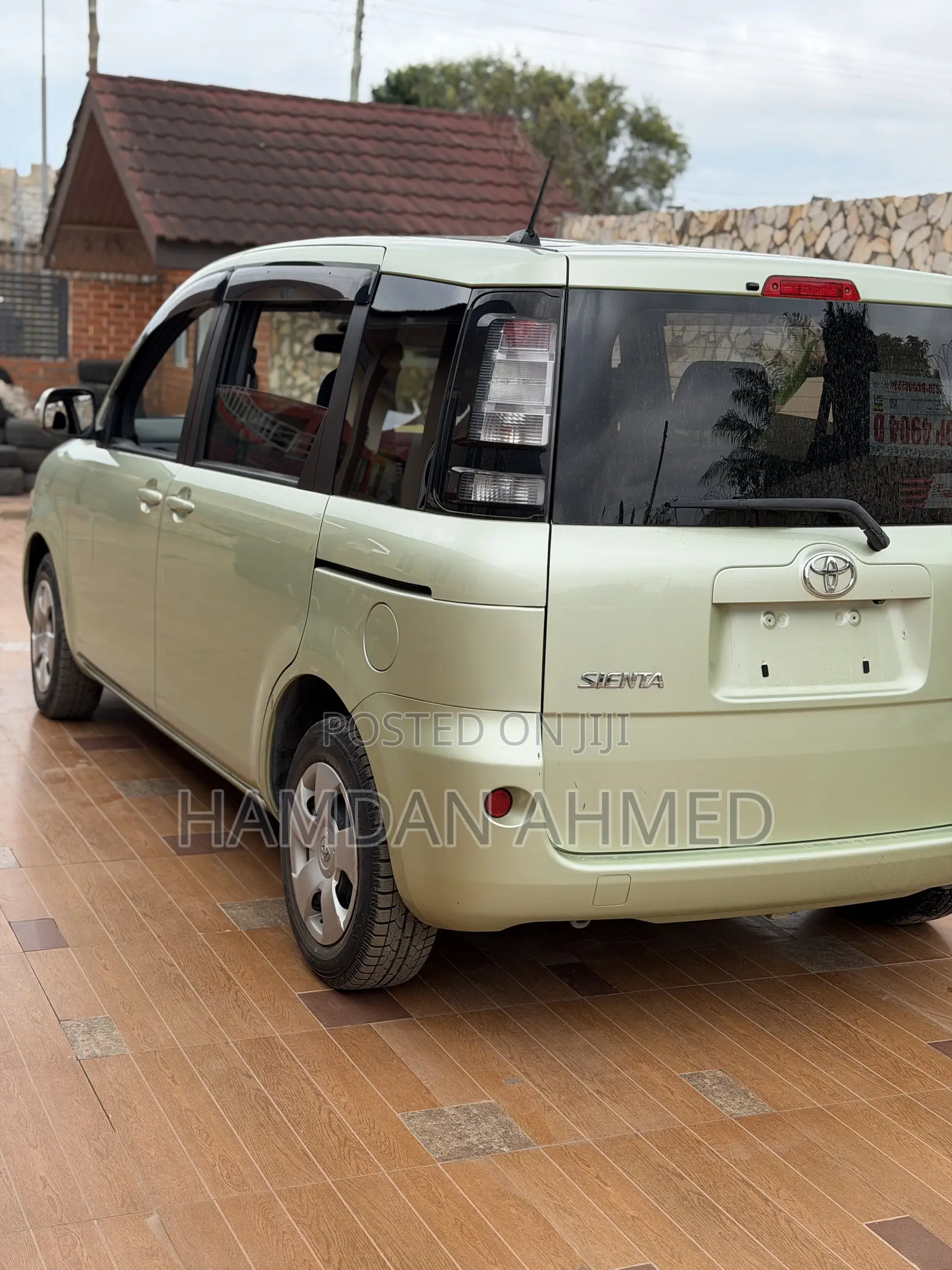 Toyota Sienta 1.5 FWD 2015 Green