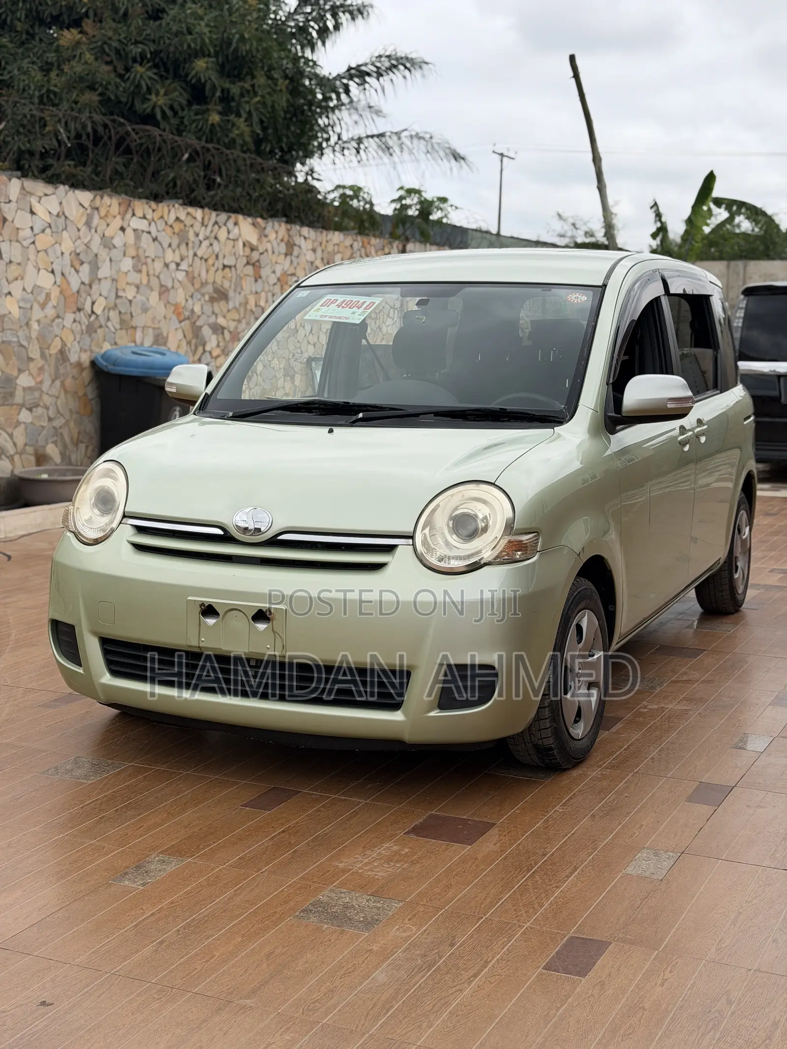 Toyota Sienta 1.5 FWD 2015 Green