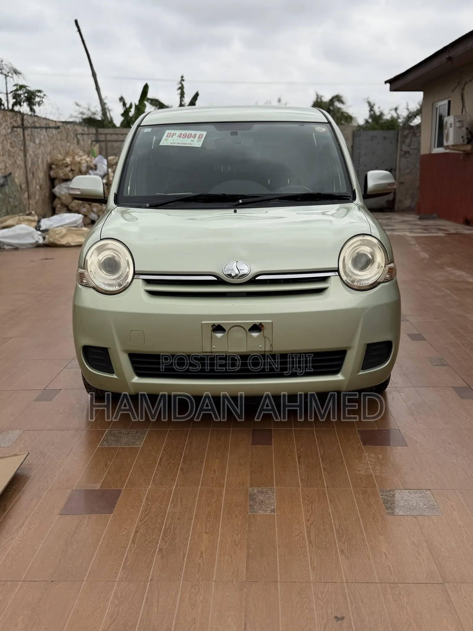 Toyota Sienta 1.5 FWD 2015 Green