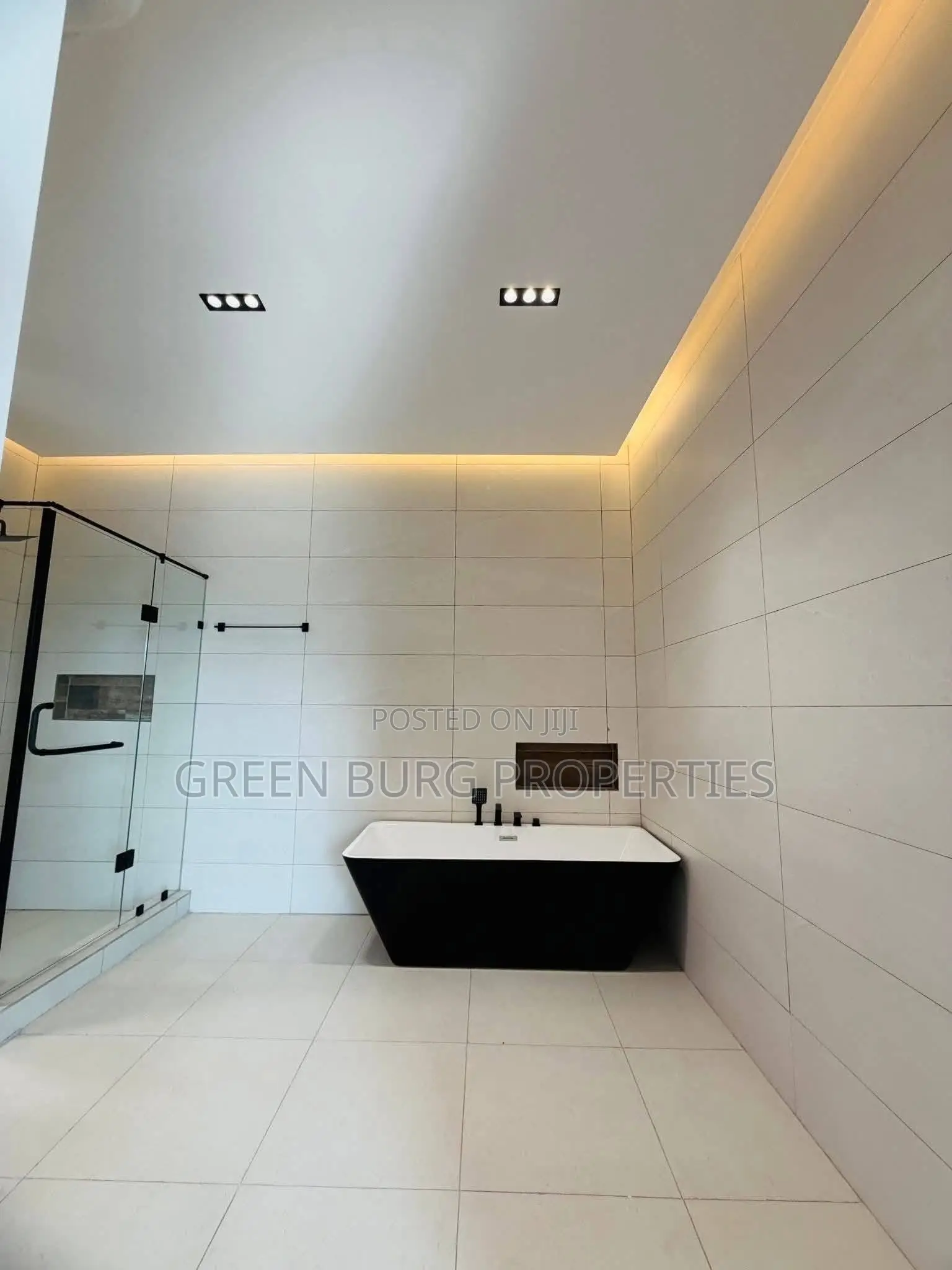 10bdrm Mansion in Green, Adjiriganor for sale