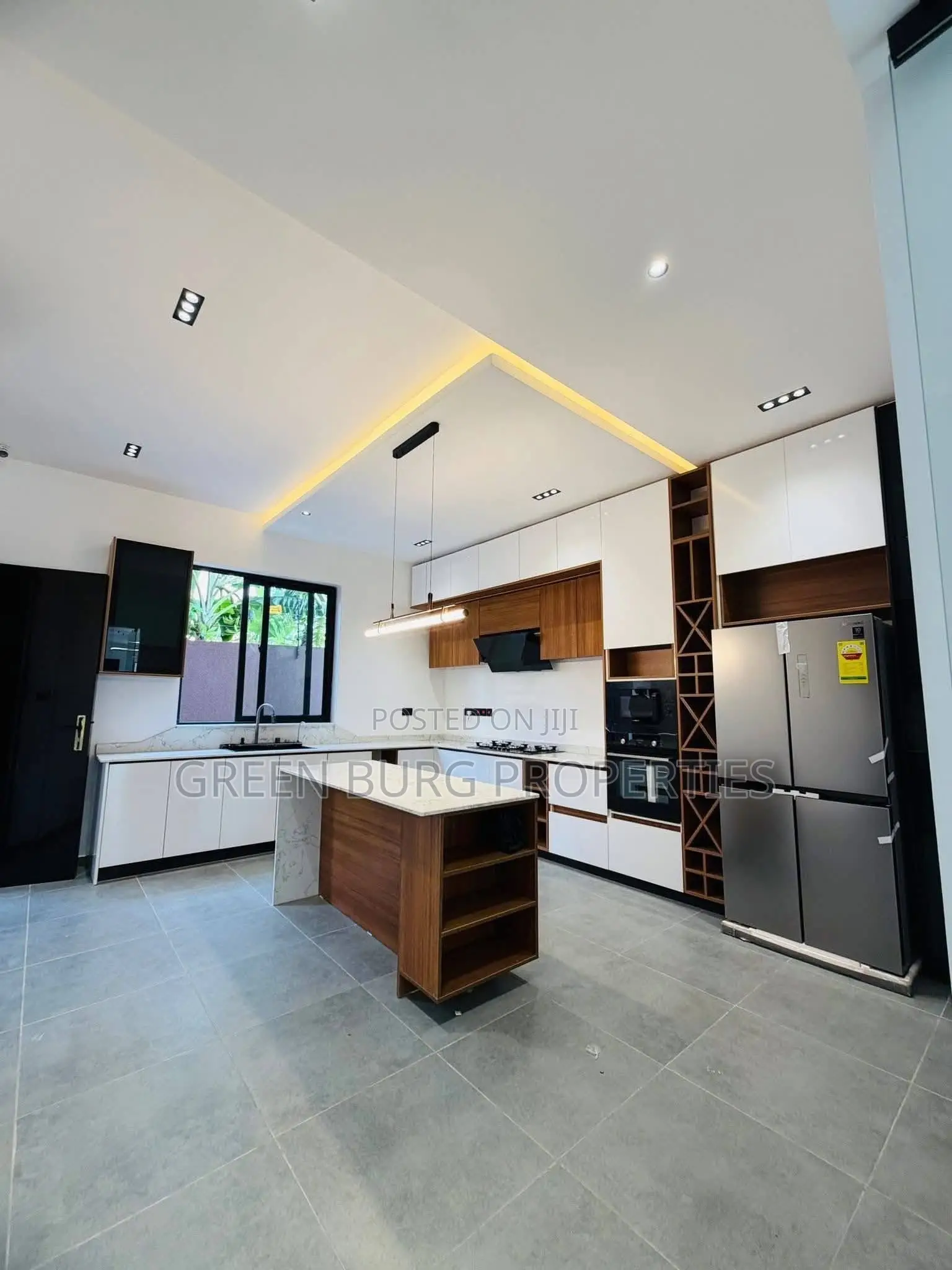 10bdrm Mansion in Green, Adjiriganor for sale