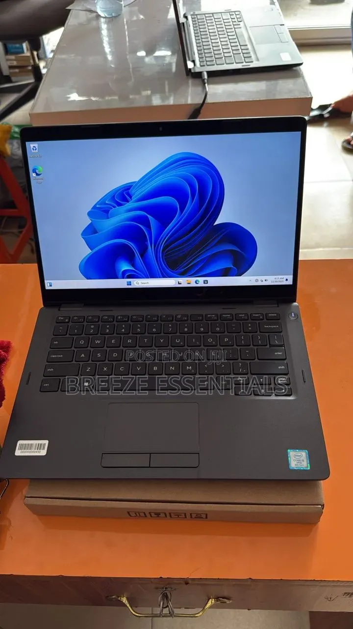 Laptop Dell Latitude 5300 2-in-1 8GB Intel Core i5 SSD 256GB