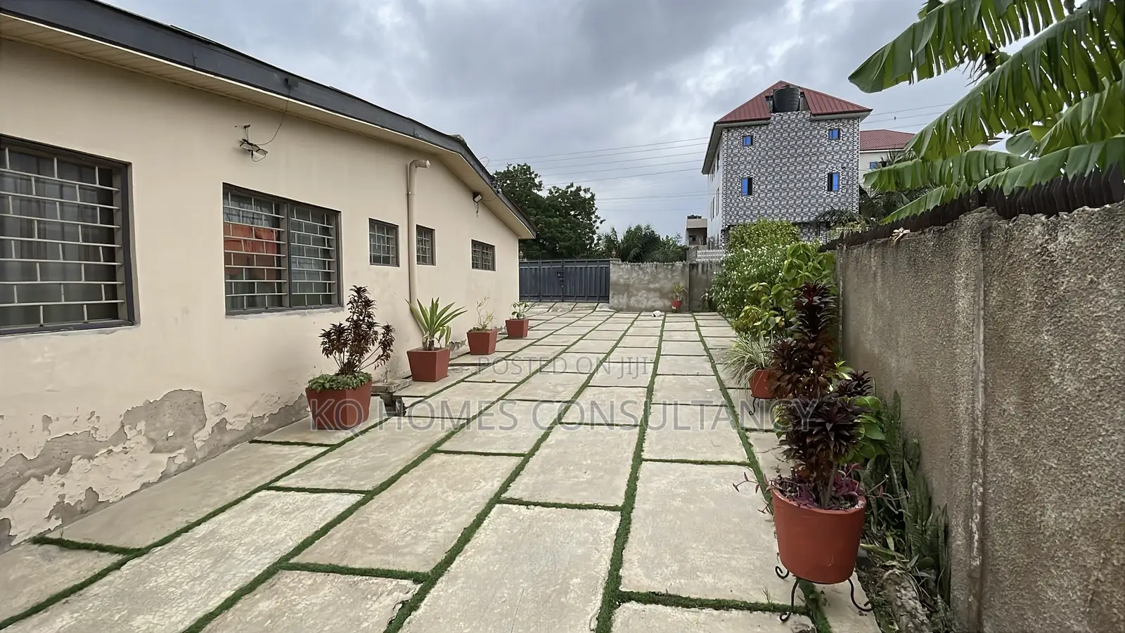 4bdrm House in Adom / Nungua for sale