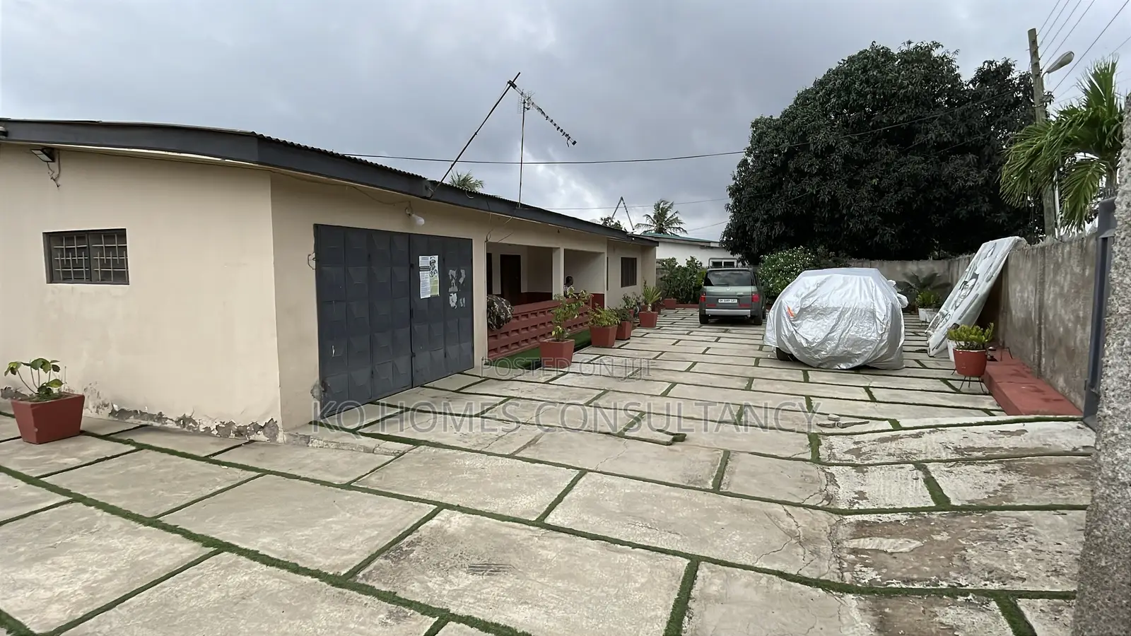 4bdrm House in Adom / Nungua for sale
