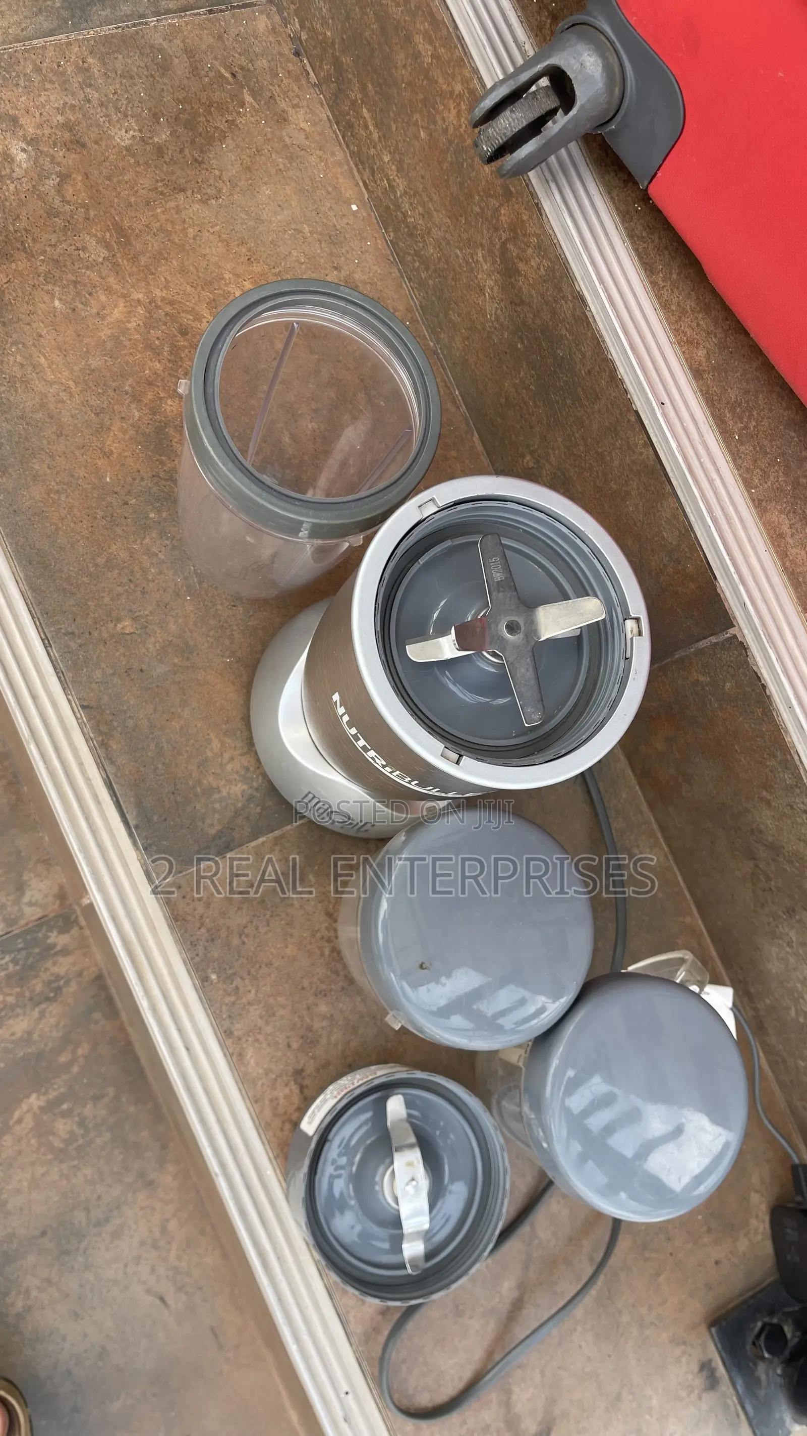 NutriBullet Pro 900-Watt High-Speed Blender Base With 3 Cups