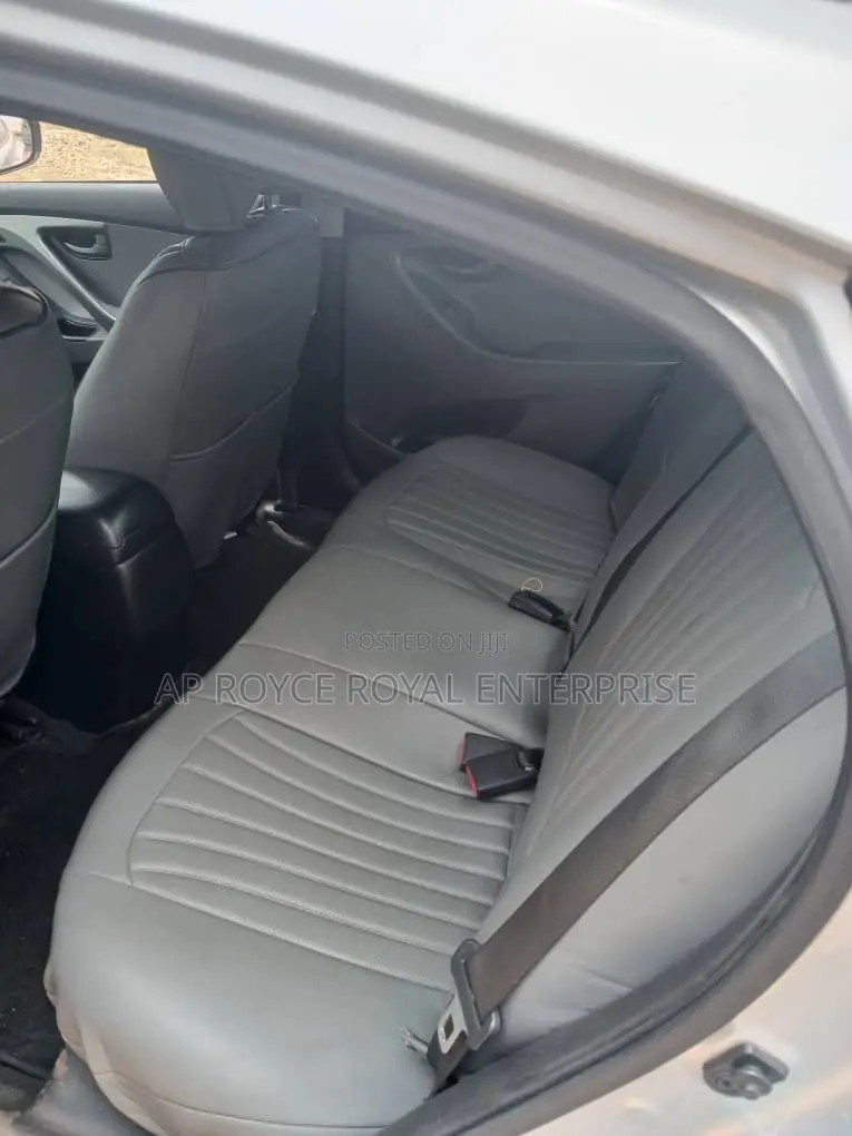Hyundai Elantra SE Sedan FWD (1.8L 4cyl 6A) 2016 Silver