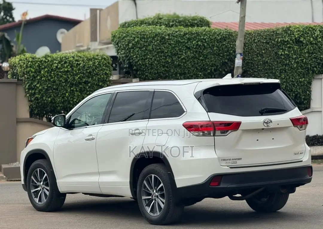 Toyota Highlander XLE 4x4 V6 (3.5L 6cyl 8A) 2018 White