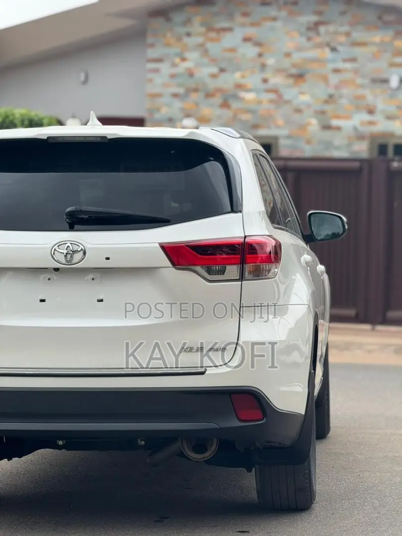 Toyota Highlander XLE 4x4 V6 (3.5L 6cyl 8A) 2018 White