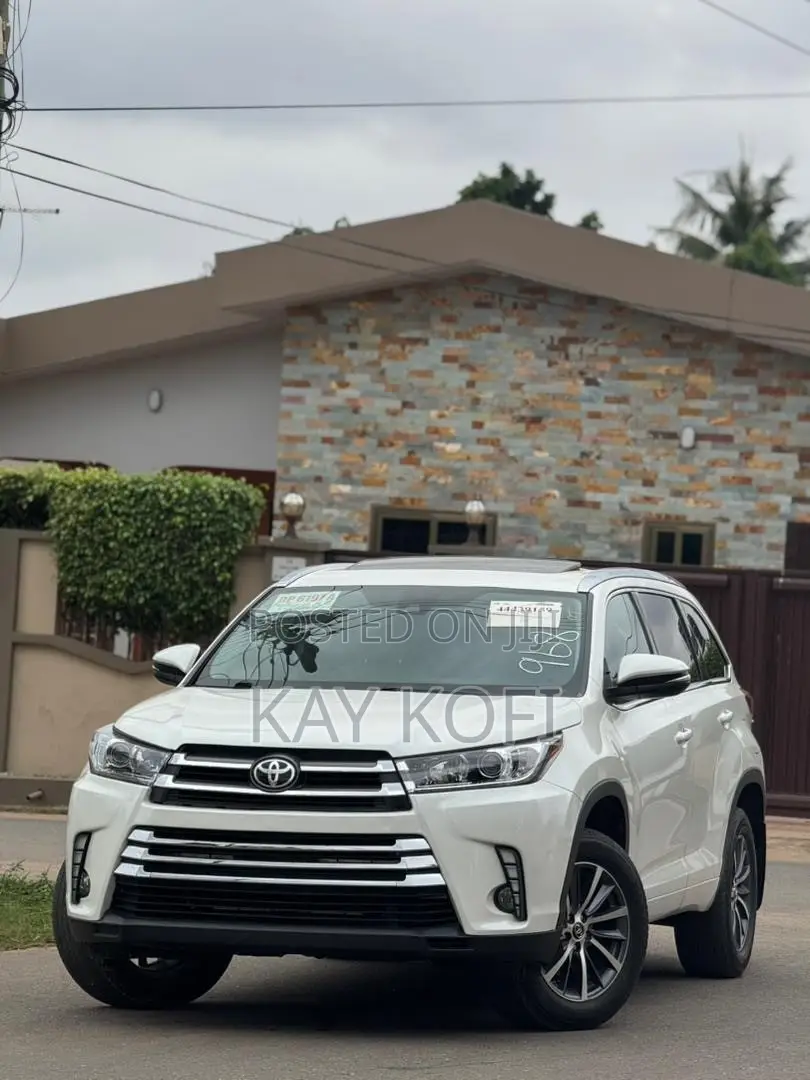Toyota Highlander XLE 4x4 V6 (3.5L 6cyl 8A) 2018 White
