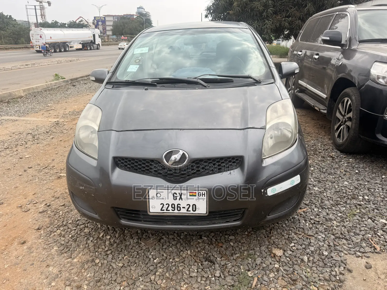Toyota Vitz 1.3 AWD 3dr 2010 Gray