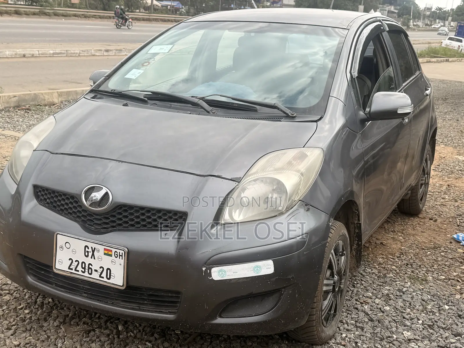 Toyota Vitz 1.3 AWD 3dr 2010 Gray