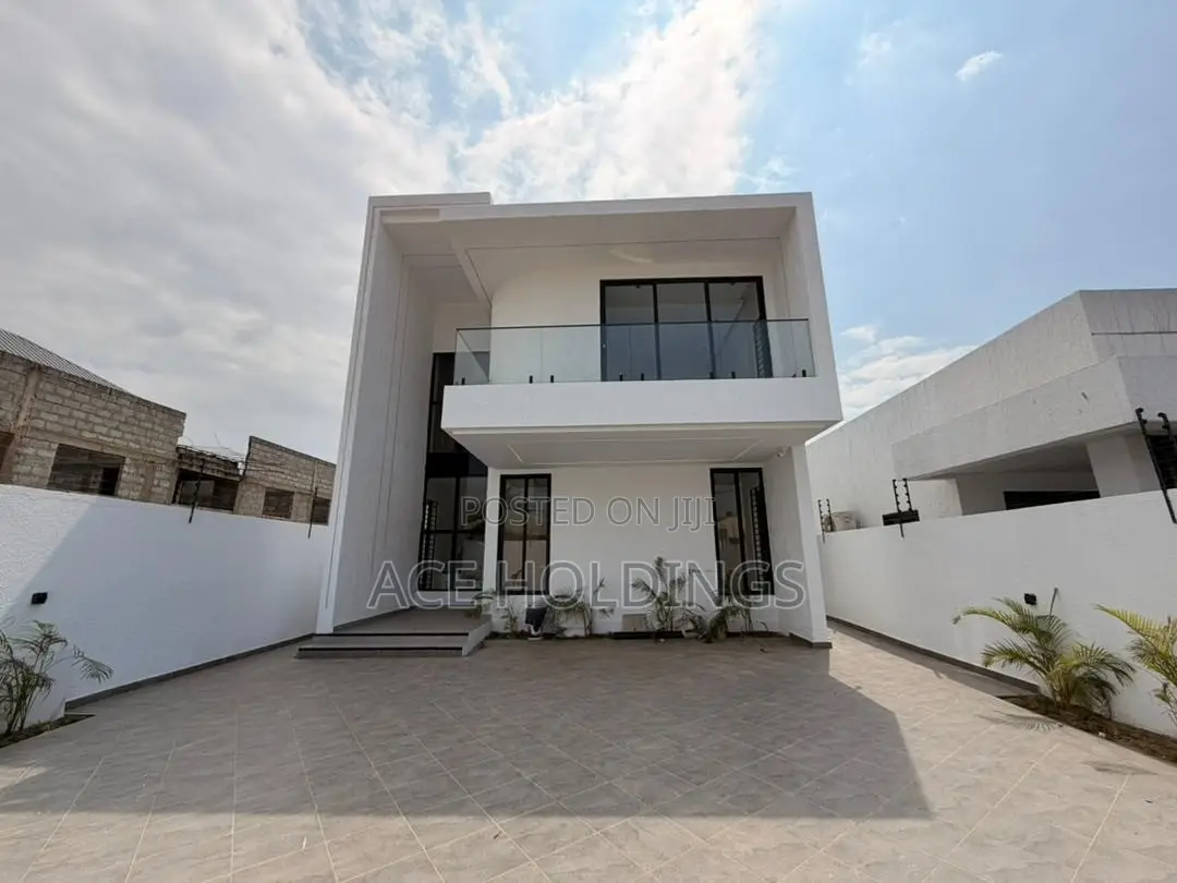 4bdrm Duplex in Lakeside for sale