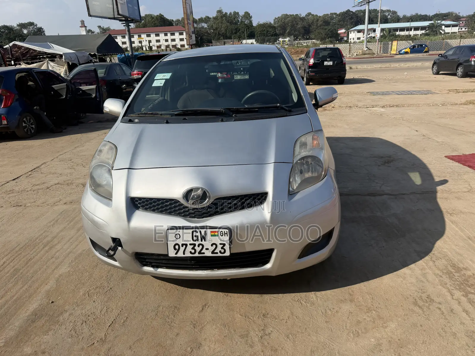 Toyota Vitz 2010 Silver