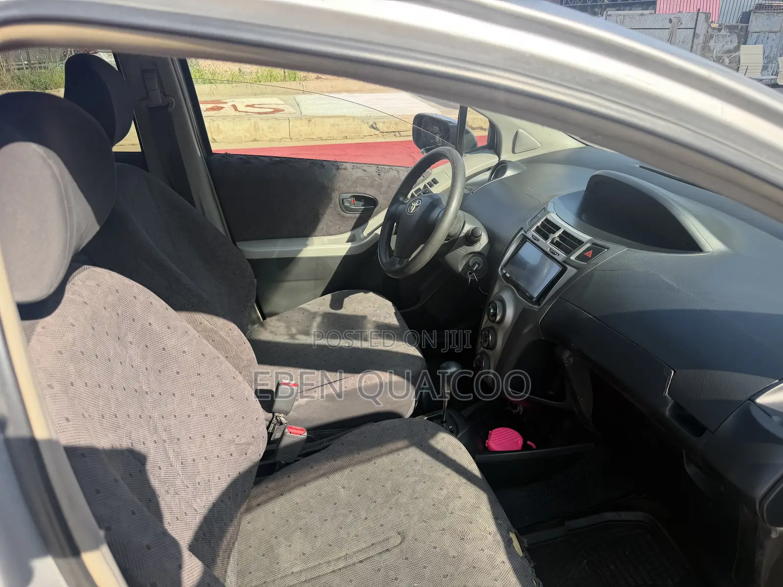 Toyota Vitz 2010 Silver