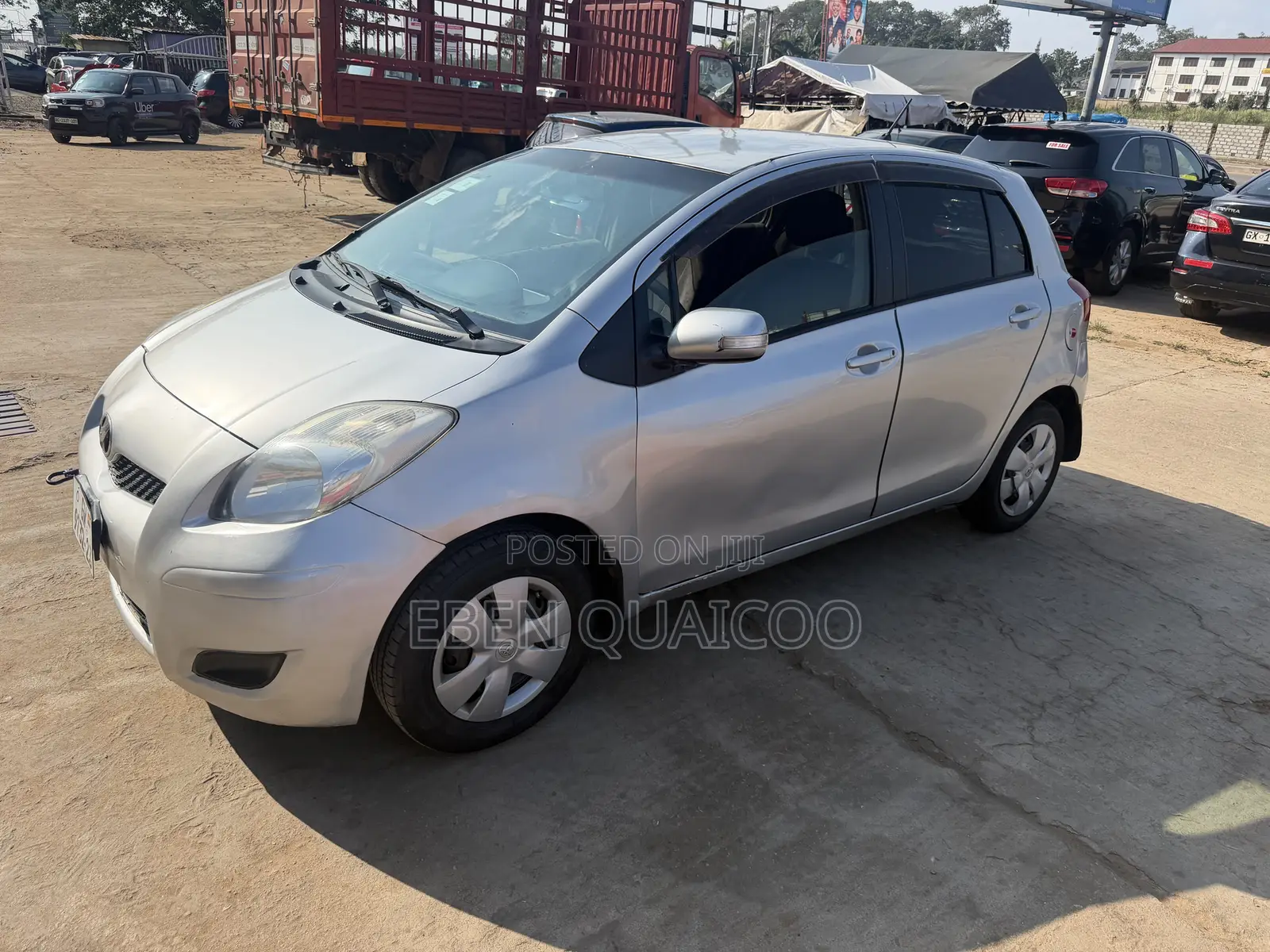 Toyota Vitz 2010 Silver