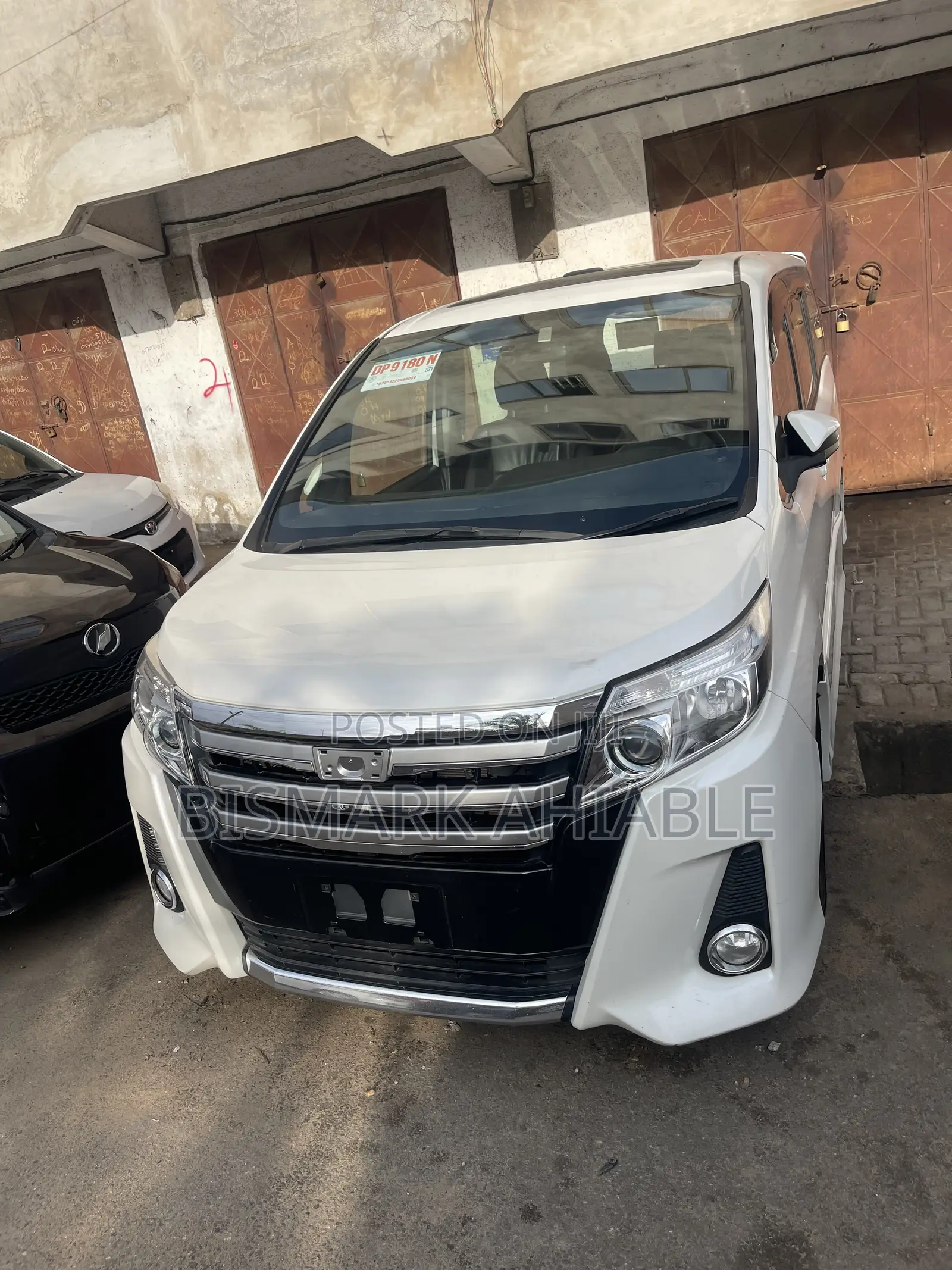 Toyota Noah 2.0 FWD (8 Seater) 2015 White
