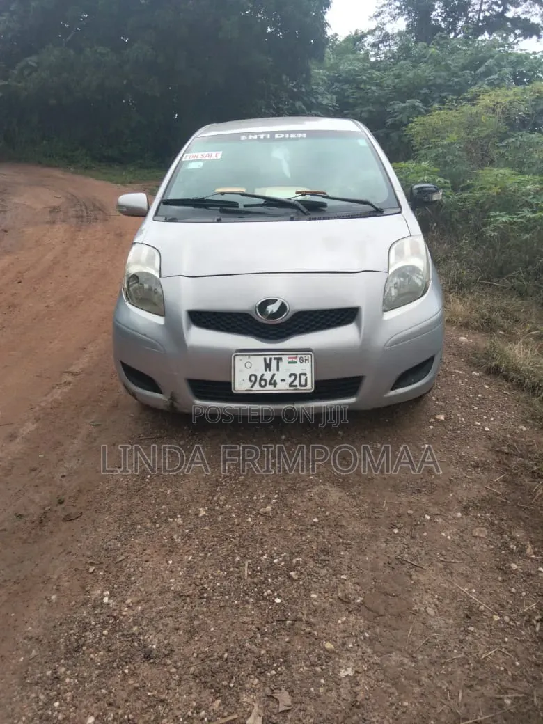 Toyota Vitz 1.3 FWD 3dr 2012 Silver