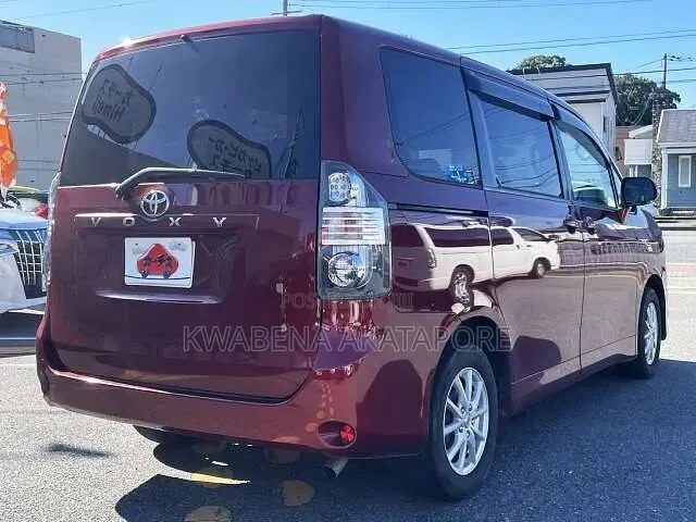 Toyota Voxy 2013 Red