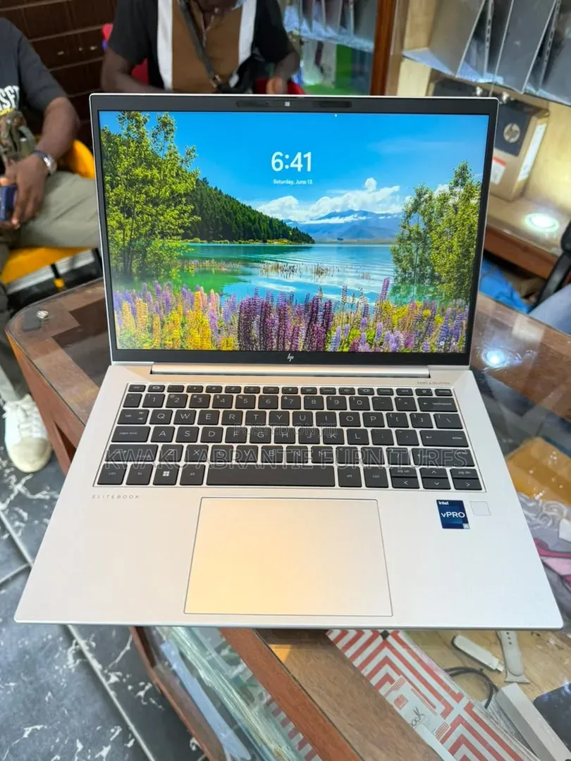 New Laptop HP EliteBook 840 G10 16GB Intel Core i5 SSD 512GB