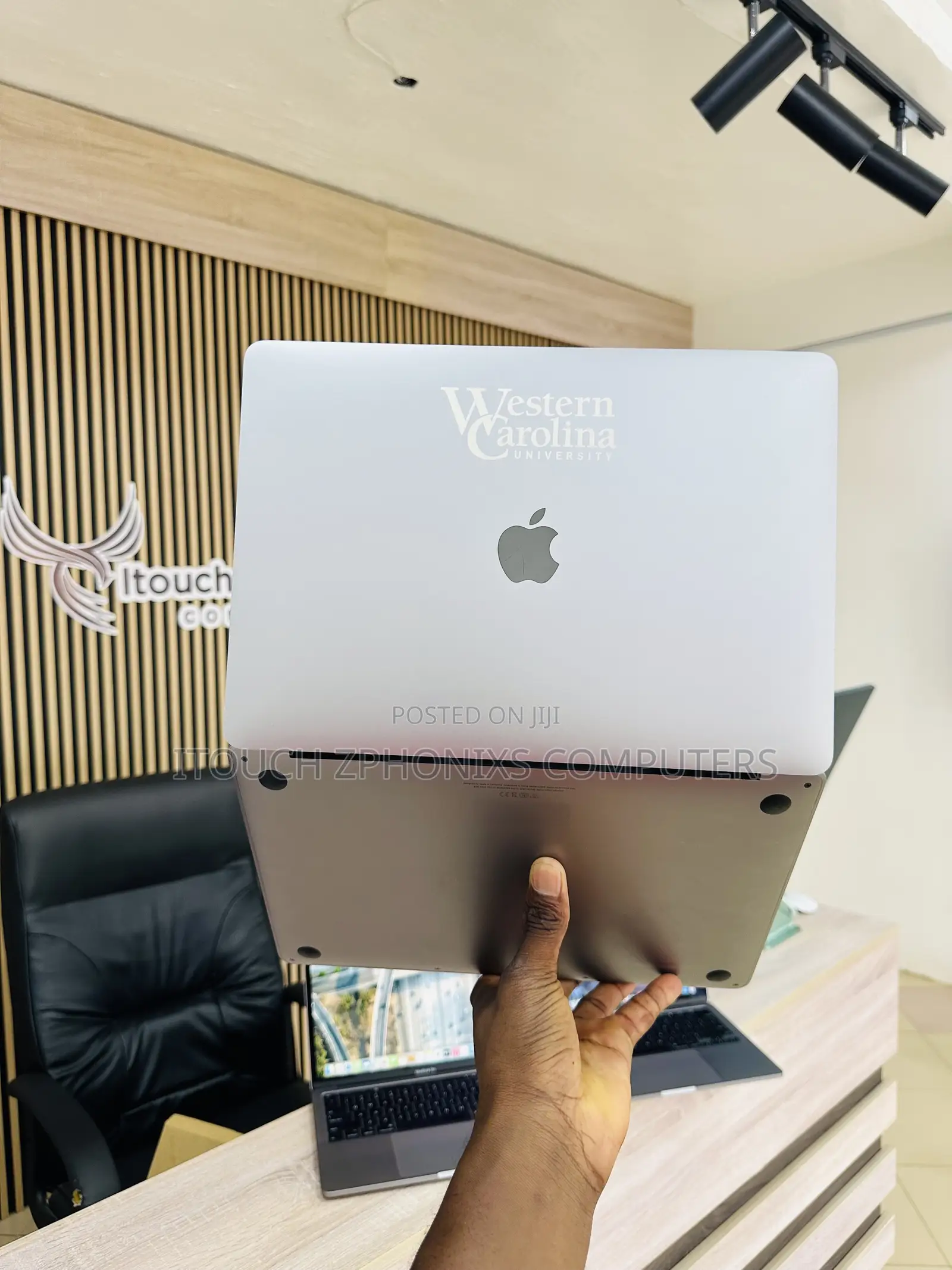 Laptop Apple MacBook Pro 2020 8GB Intel Core i5 SSD 256GB