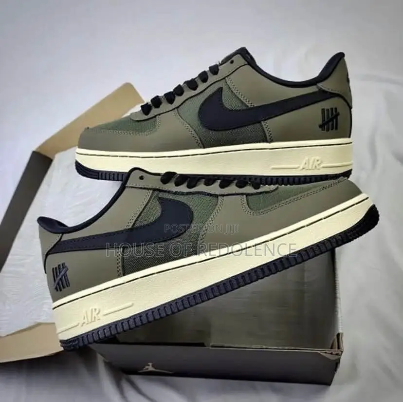 Nike Air Force 1 Low SP Undefeated Ballistic Dunk vs. AF1 Sneakers