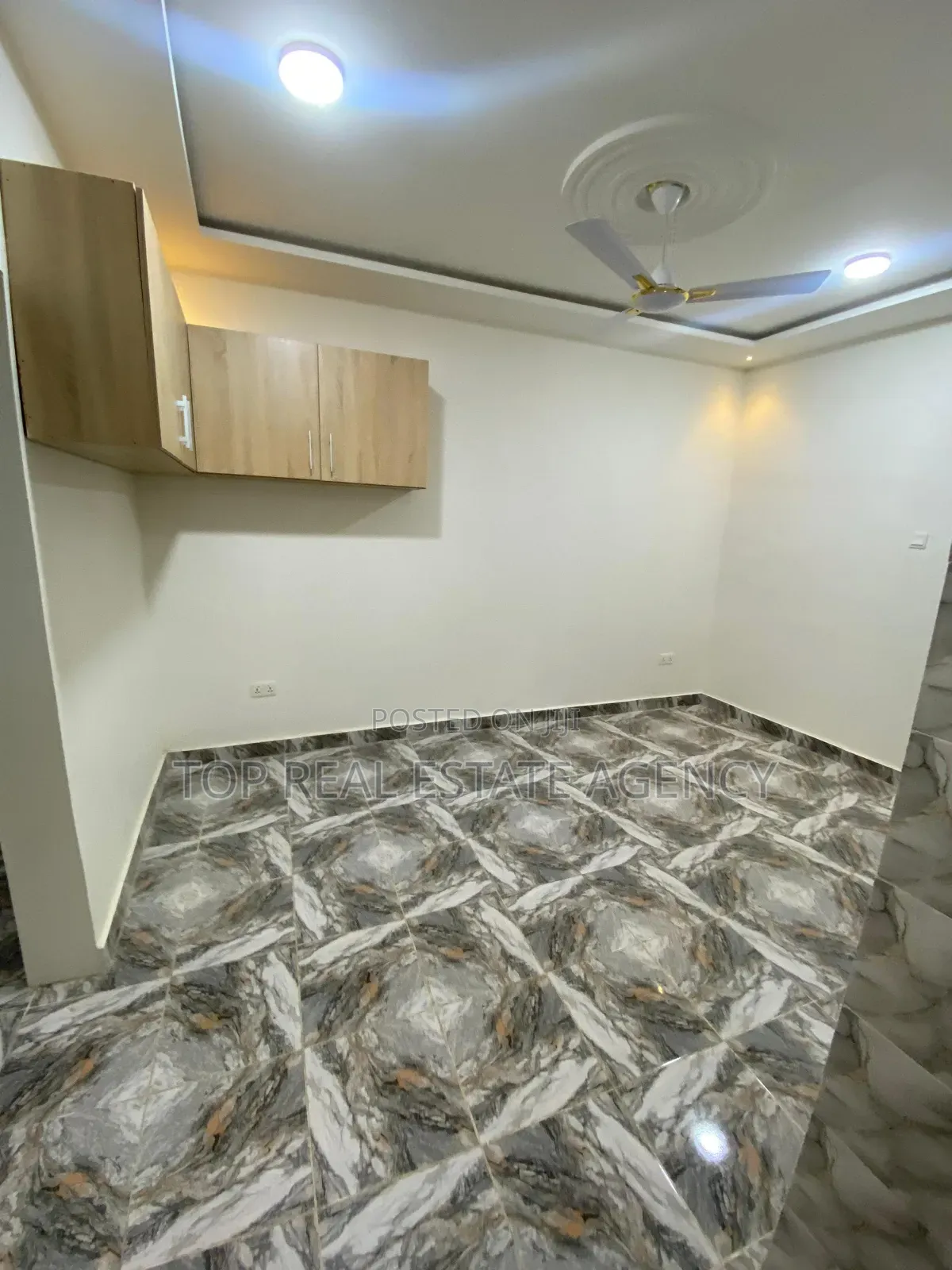 2bdrm Apartment in Ablekuma Odumasi, Manhean for rent