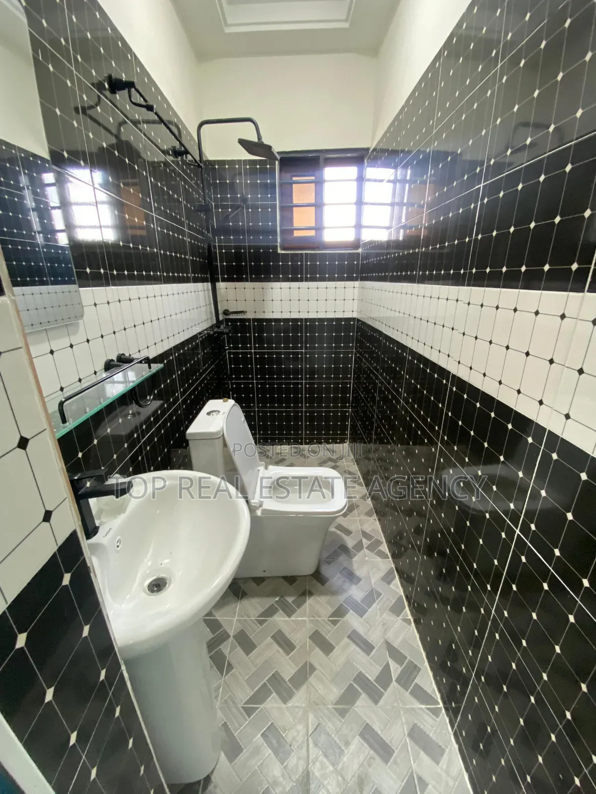 2bdrm Apartment in Ablekuma Odumasi, Manhean for rent
