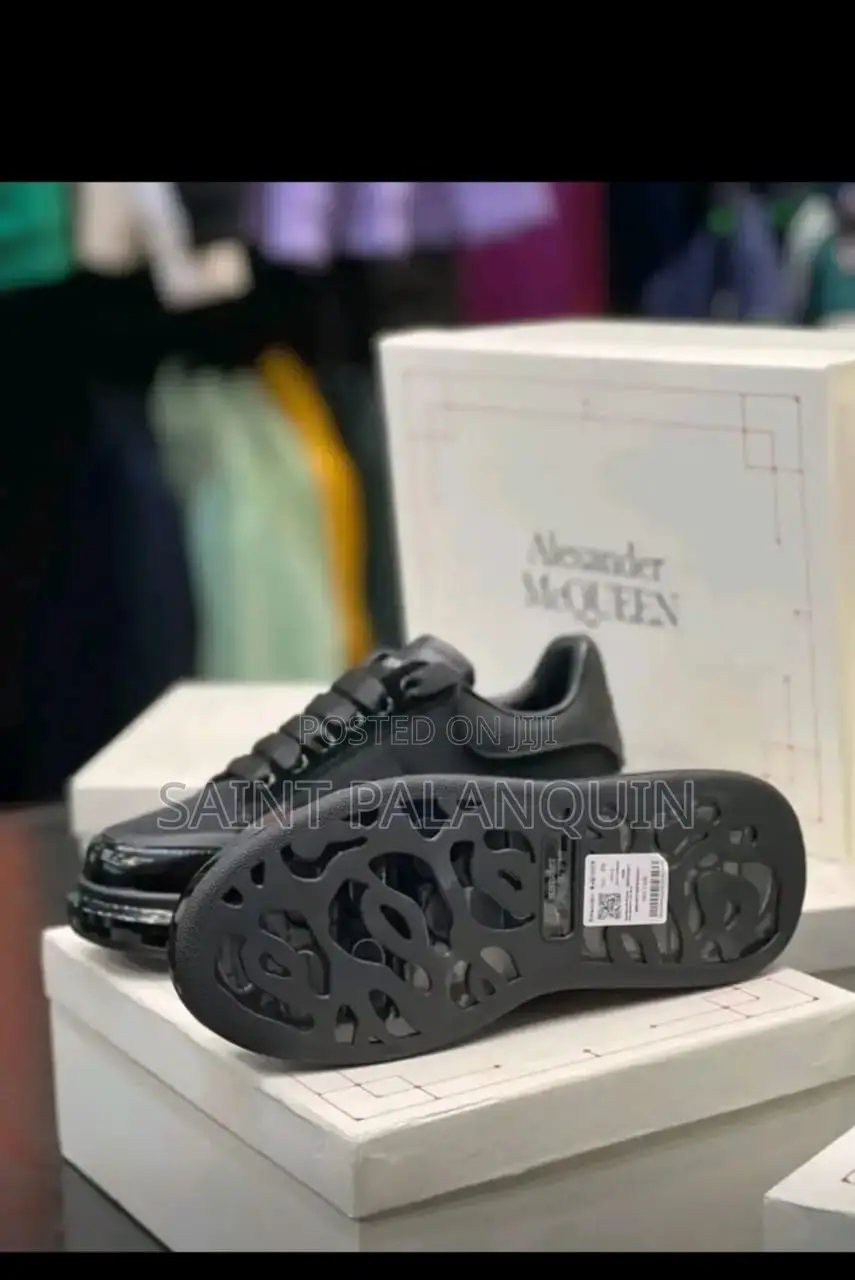 McQueen Blackchunky-Soled Low-Top