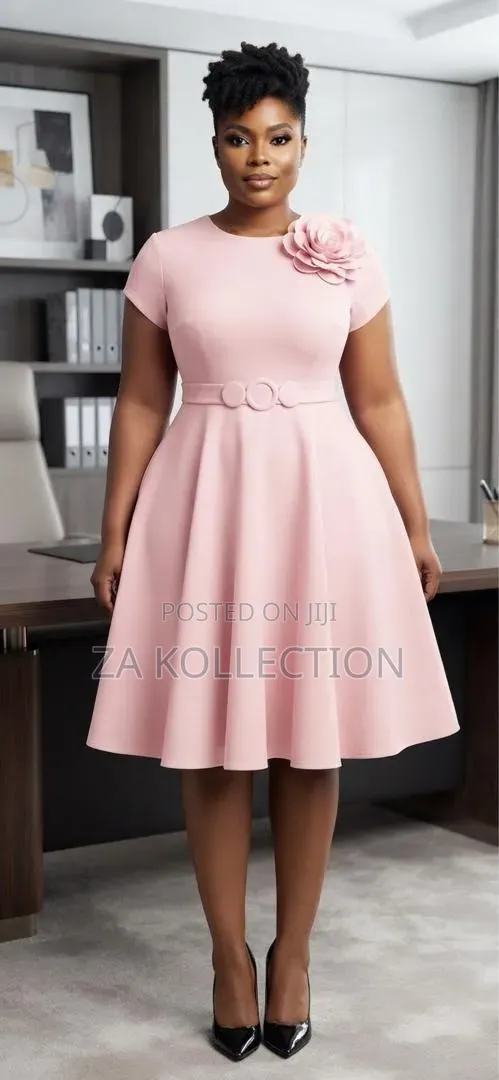 Pretty Ladies Dress With Flower Brooch