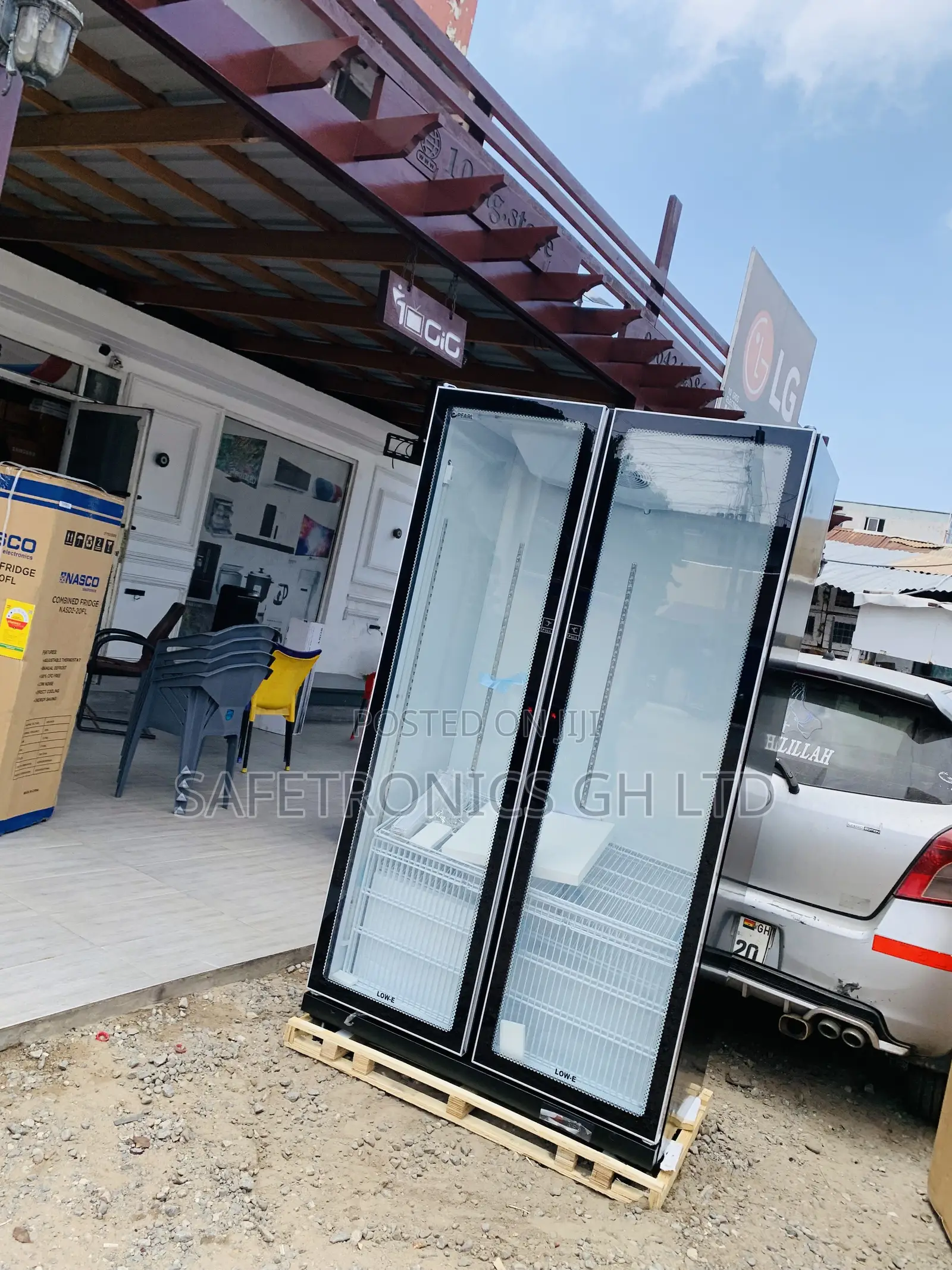 Try Massive PVC-801-27AA Pearl 690-Liter 2 Door Glass Display Fridge