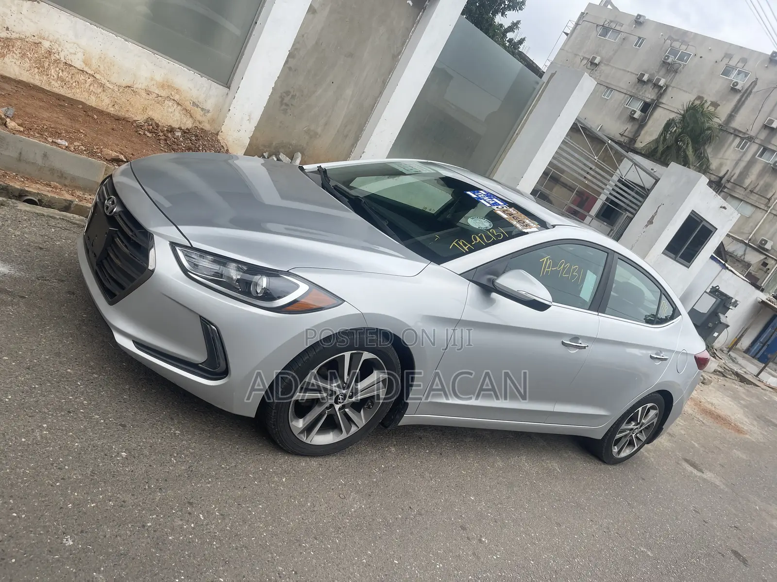 Hyundai Elantra Limited Sedan FWD (2.0L 4cyl 6A) 2017 Silver