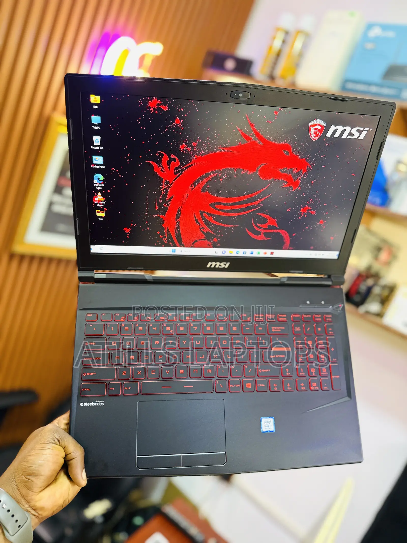 Laptop MSI GL63 8RD 16GB Intel Core i7 SSHD+SSD 1.5T