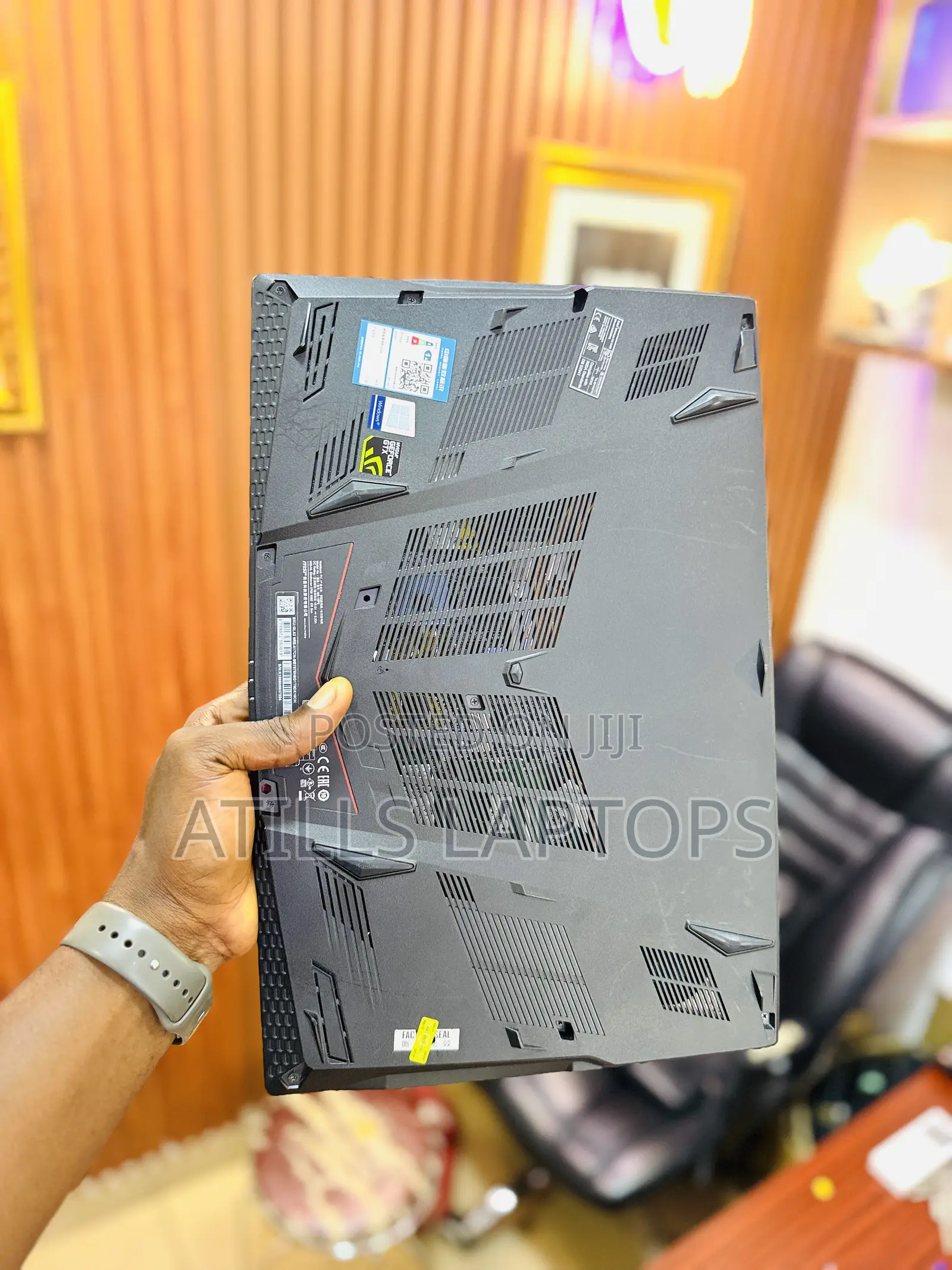 Laptop MSI GL63 8RD 16GB Intel Core i7 SSHD+SSD 1.5T
