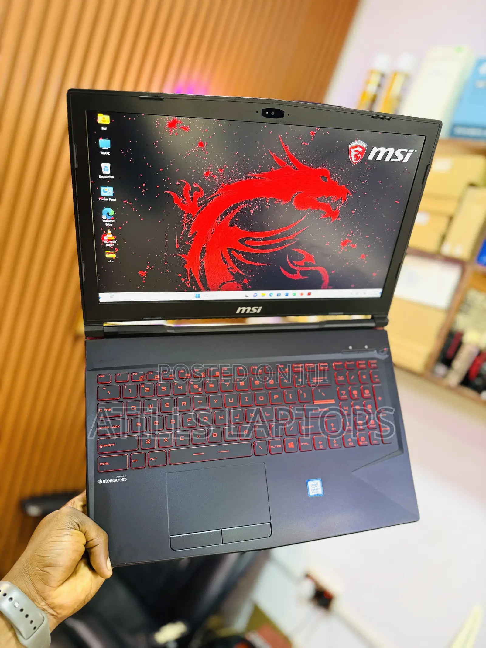 Laptop MSI GL63 8RD 16GB Intel Core i7 SSHD+SSD 1.5T