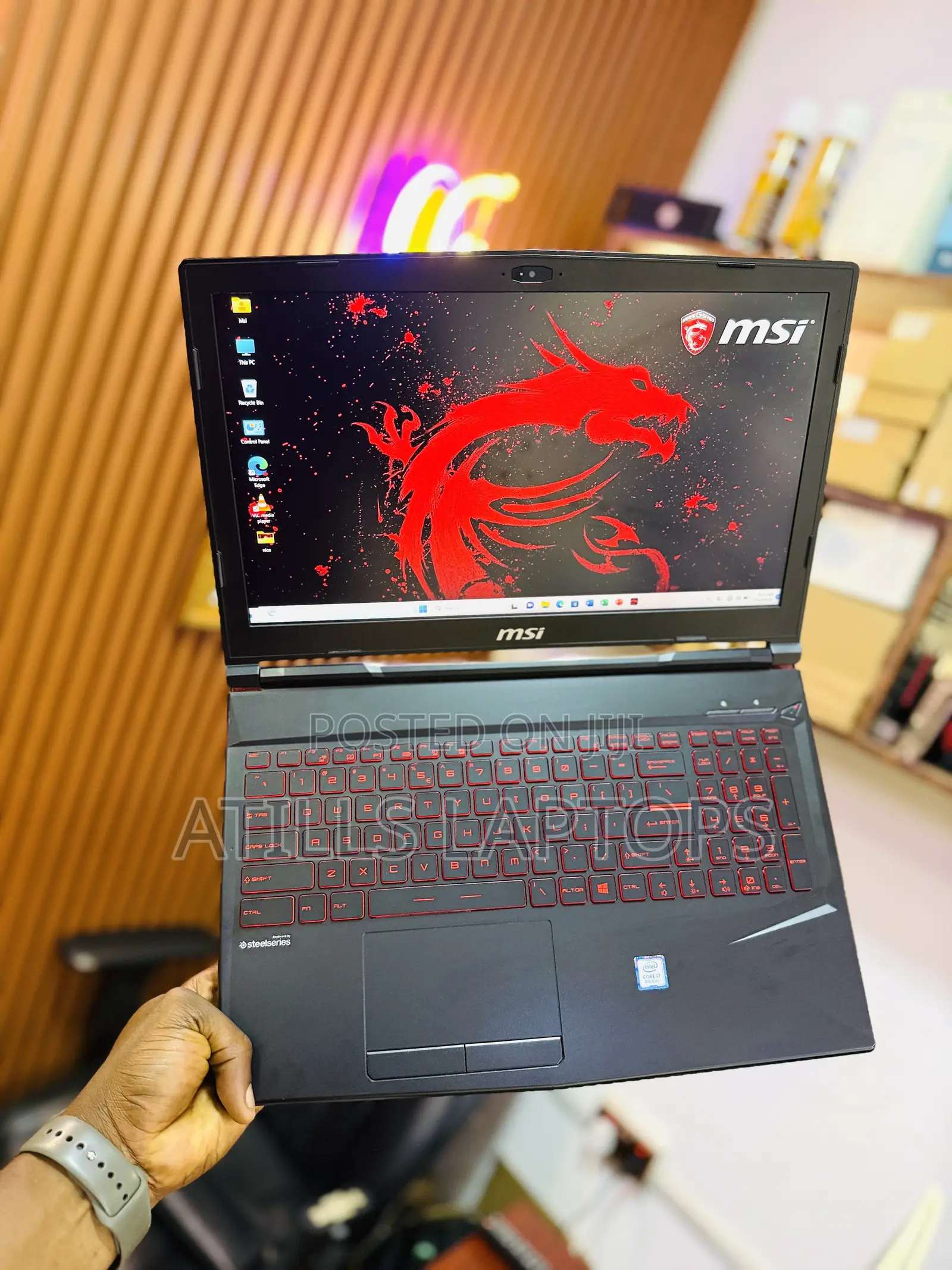 Laptop MSI GL63 8RD 16GB Intel Core i7 SSHD+SSD 1.5T