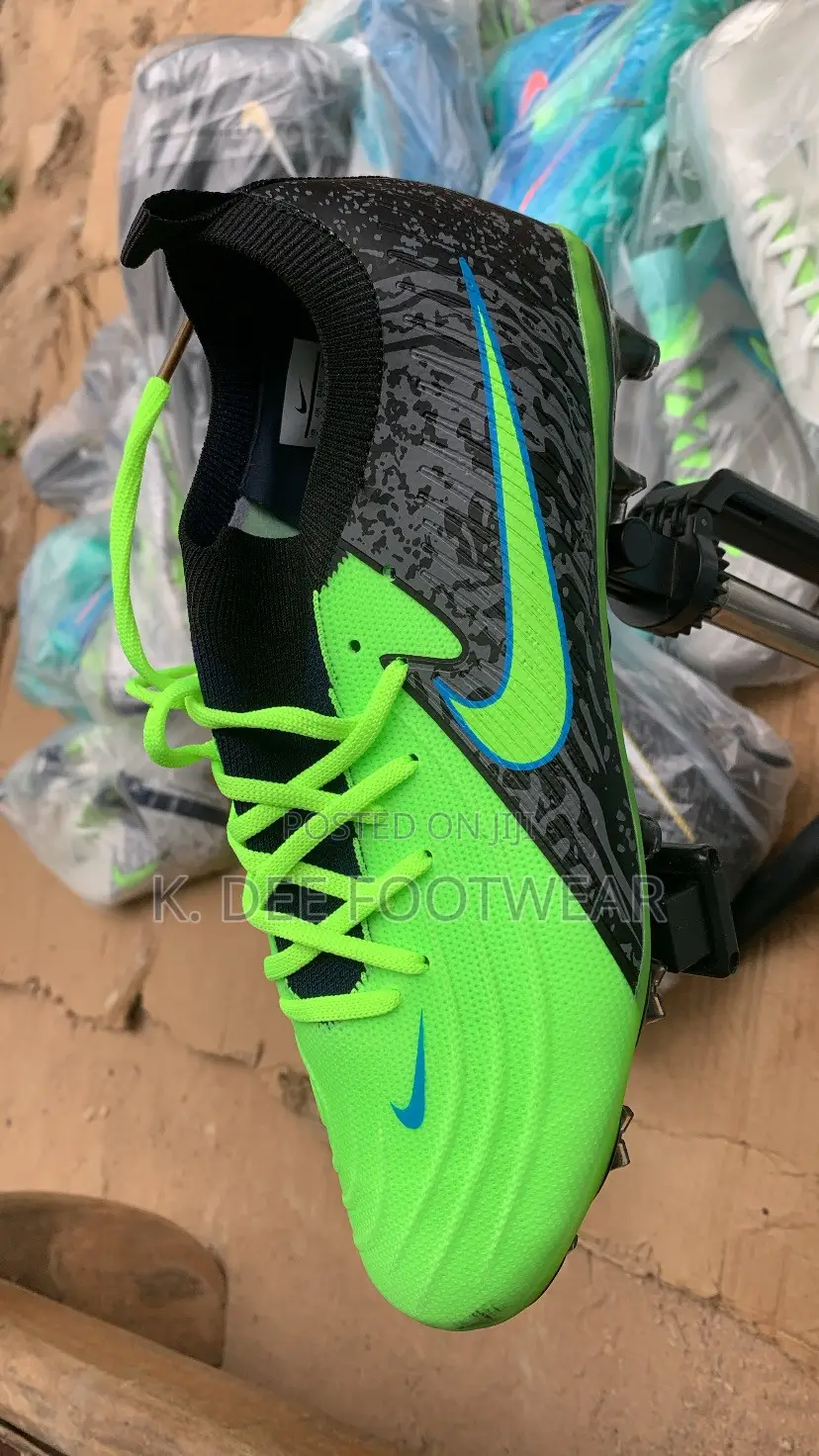 Football Boot(Nike Phantom)