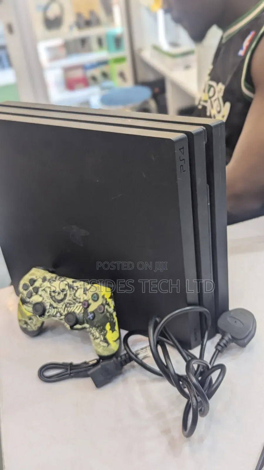 Clean Home Used PlayStation 4 Pro or PS4 PRO With 14 Games Install.